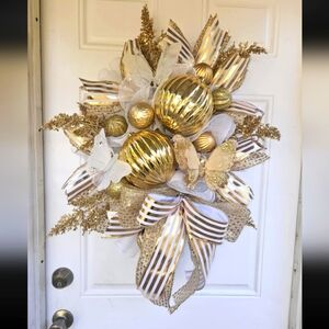 Elegant Gold and White Holiday Wreath